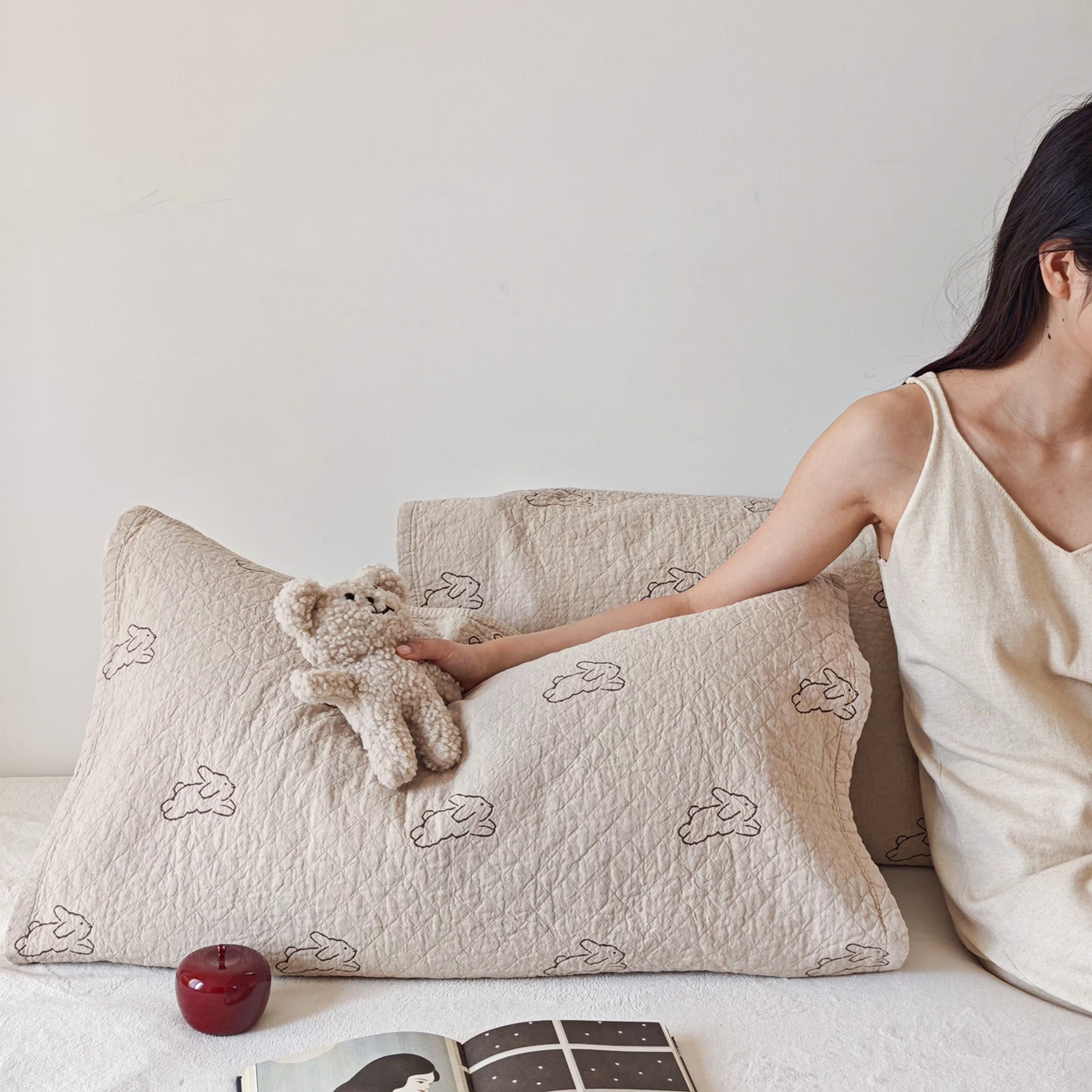 沐瑟家纺 2026新款卡通小清新枕巾 浅跳兔 浅咖咖色