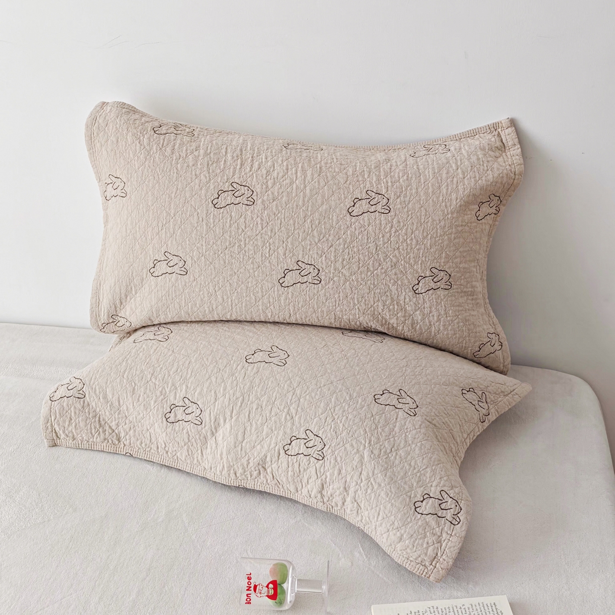 91家纺网 家纺一手货源 找家纺 沐瑟家纺 2026新款卡通小清新枕巾 浅跳兔 浅咖咖色