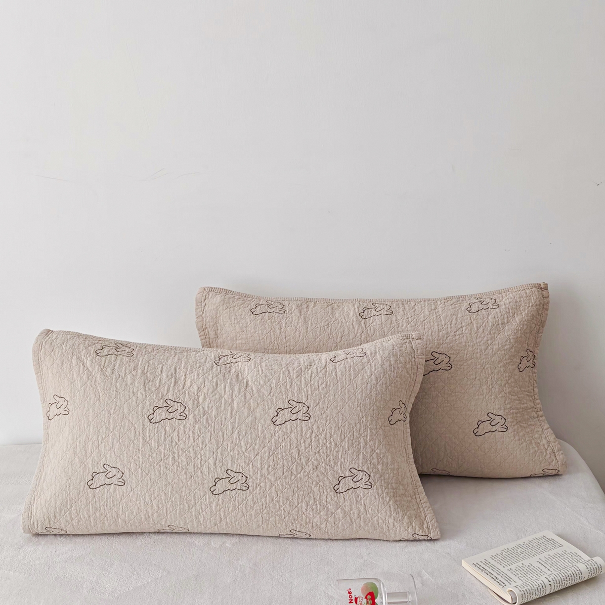 91家纺网 家纺一手货源 找家纺 沐瑟家纺 2026新款卡通小清新枕巾 浅跳兔 浅咖咖色