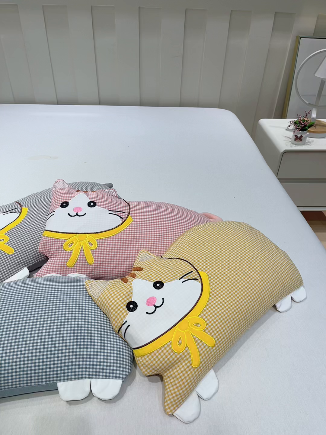 91家纺网 家纺一手货源 找家纺 枕之坊 2026新款全棉卡通猫咪荞麦枕 卡通猫咪-黄色