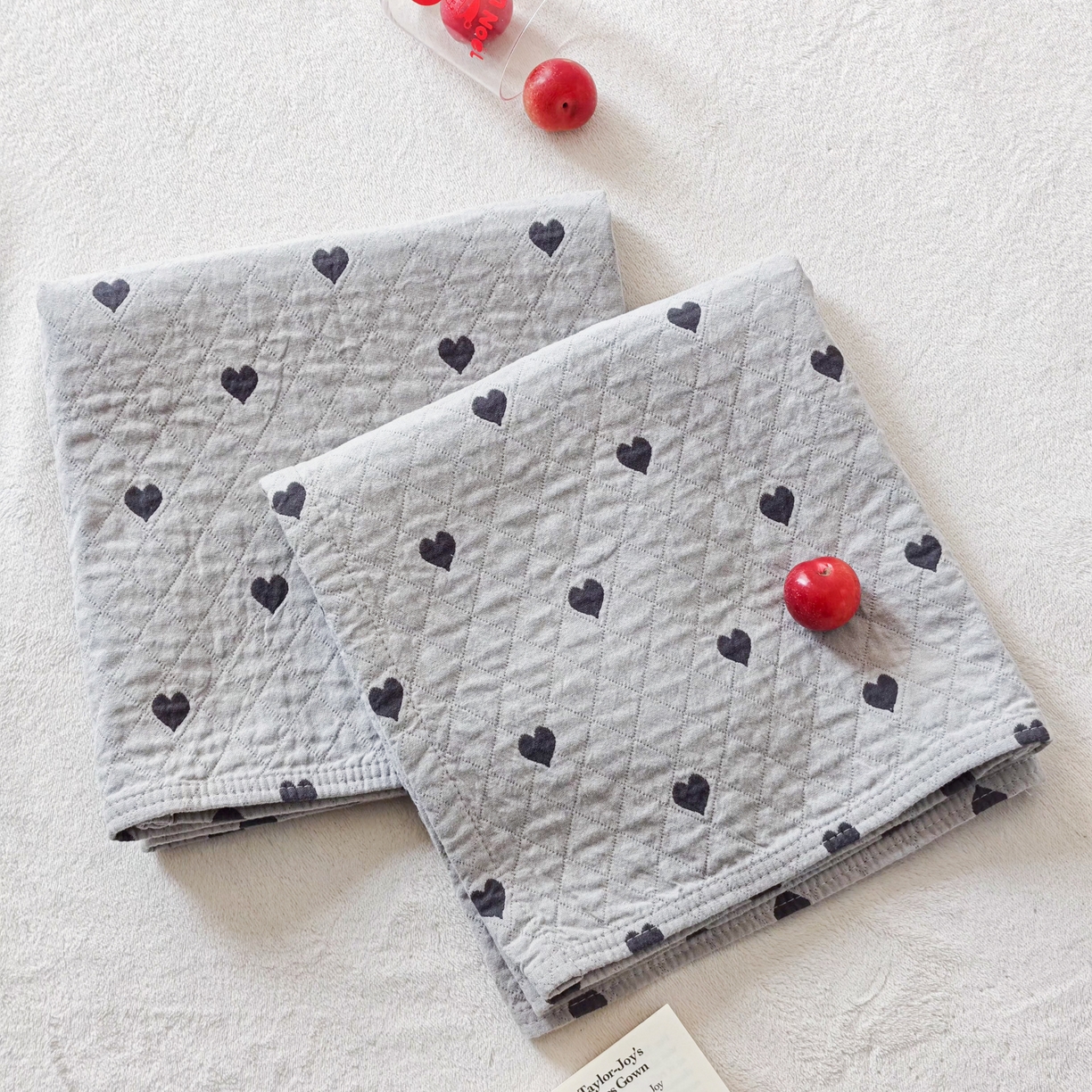 91家纺网 家纺一手货源 找家纺 沐瑟家纺 2026新款卡通小清新枕巾 心情 灰蓝