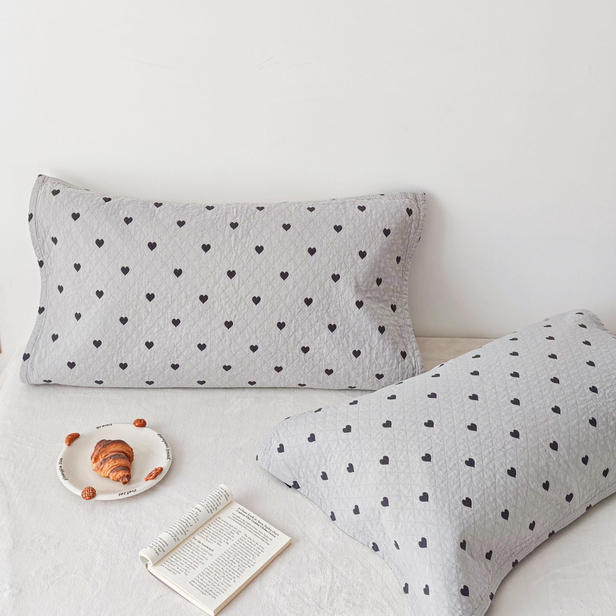 91家纺网 家纺一手货源 找家纺 沐瑟家纺 2026新款卡通小清新枕巾 心情 灰蓝