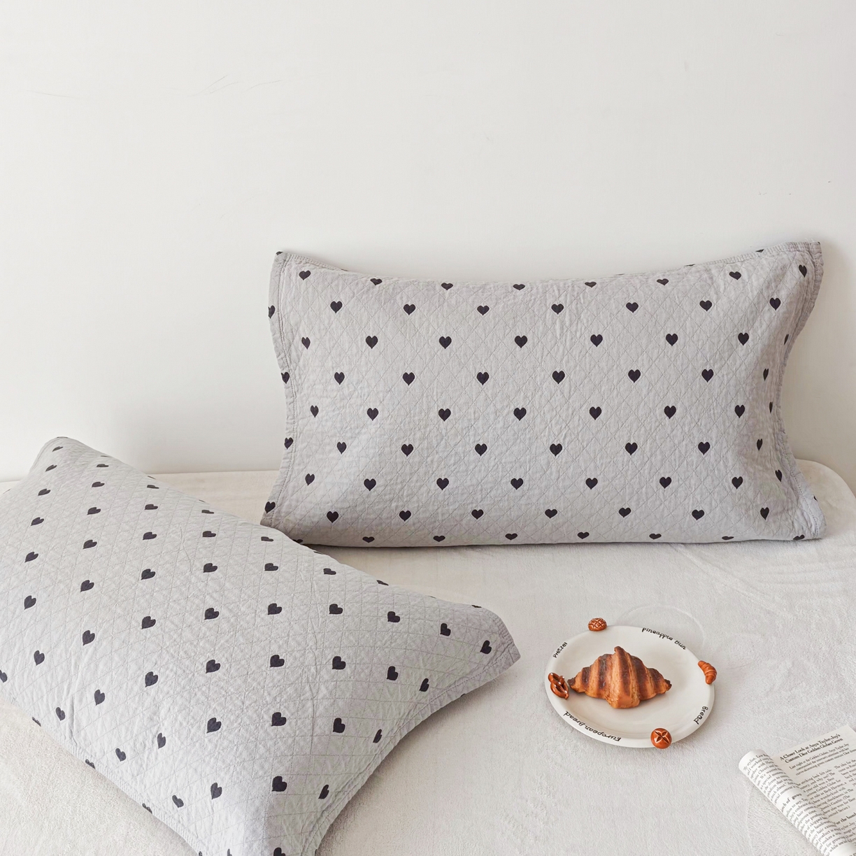 91家纺网 家纺一手货源 找家纺 沐瑟家纺 2026新款卡通小清新枕巾 心情 灰蓝