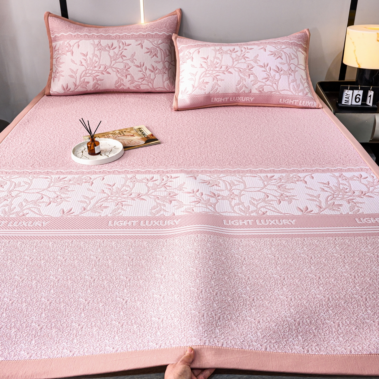 91家纺网 家纺一手货源 找家纺 （总）宜派家纺 2026新款提花PE凉感冰丝席凉席席子三件套