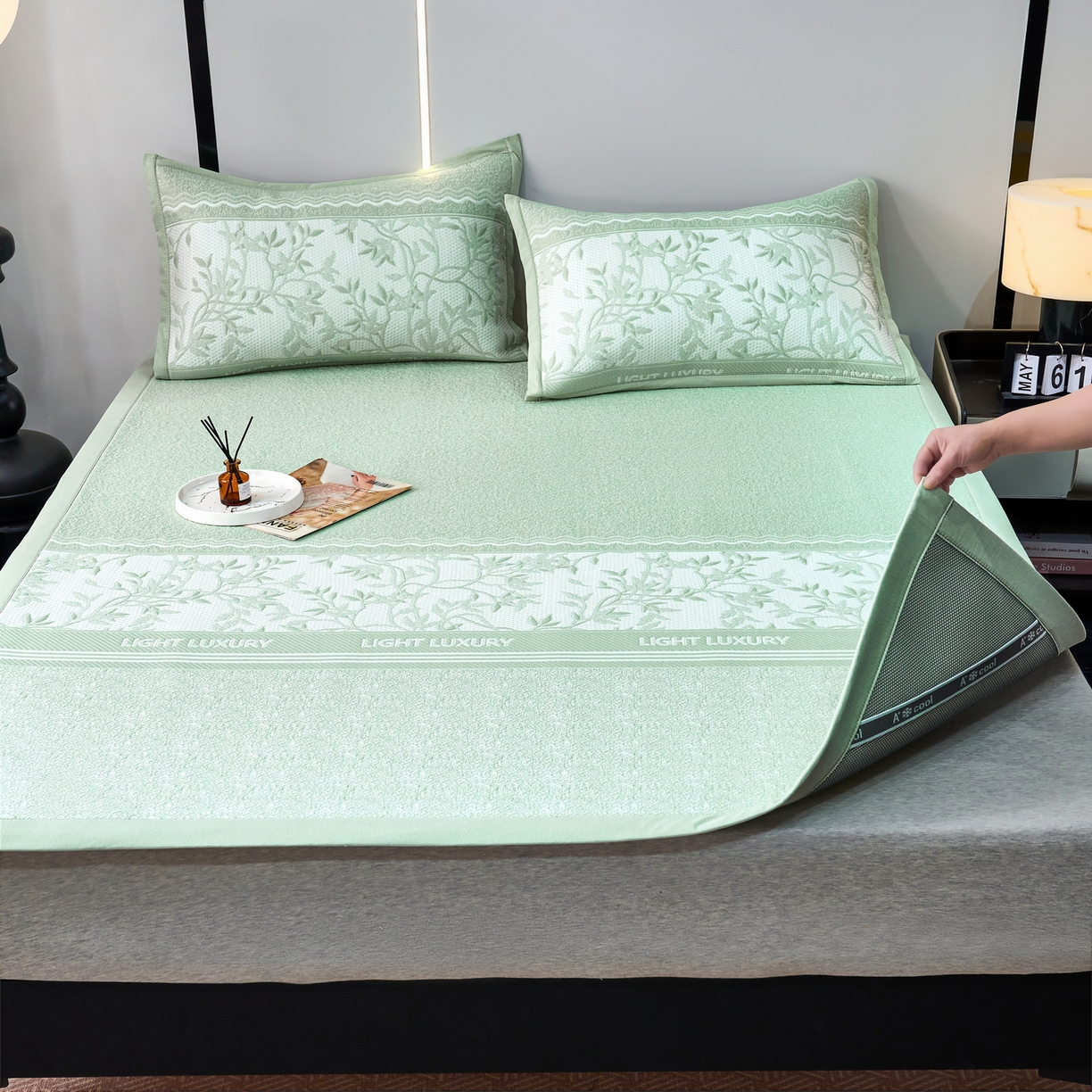 91家纺网 家纺一手货源 找家纺 宜派家纺 2026新款提花PE凉感冰丝席凉席席子三件套 风景-直角绿