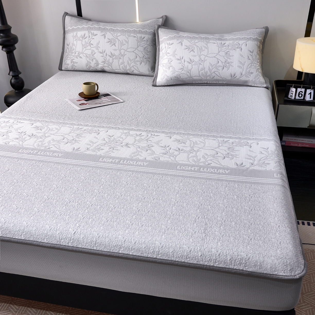 91家纺网 家纺一手货源 找家纺 宜派家纺 2026新款提花PE凉感冰丝席凉席席子三件套 风景-床笠灰