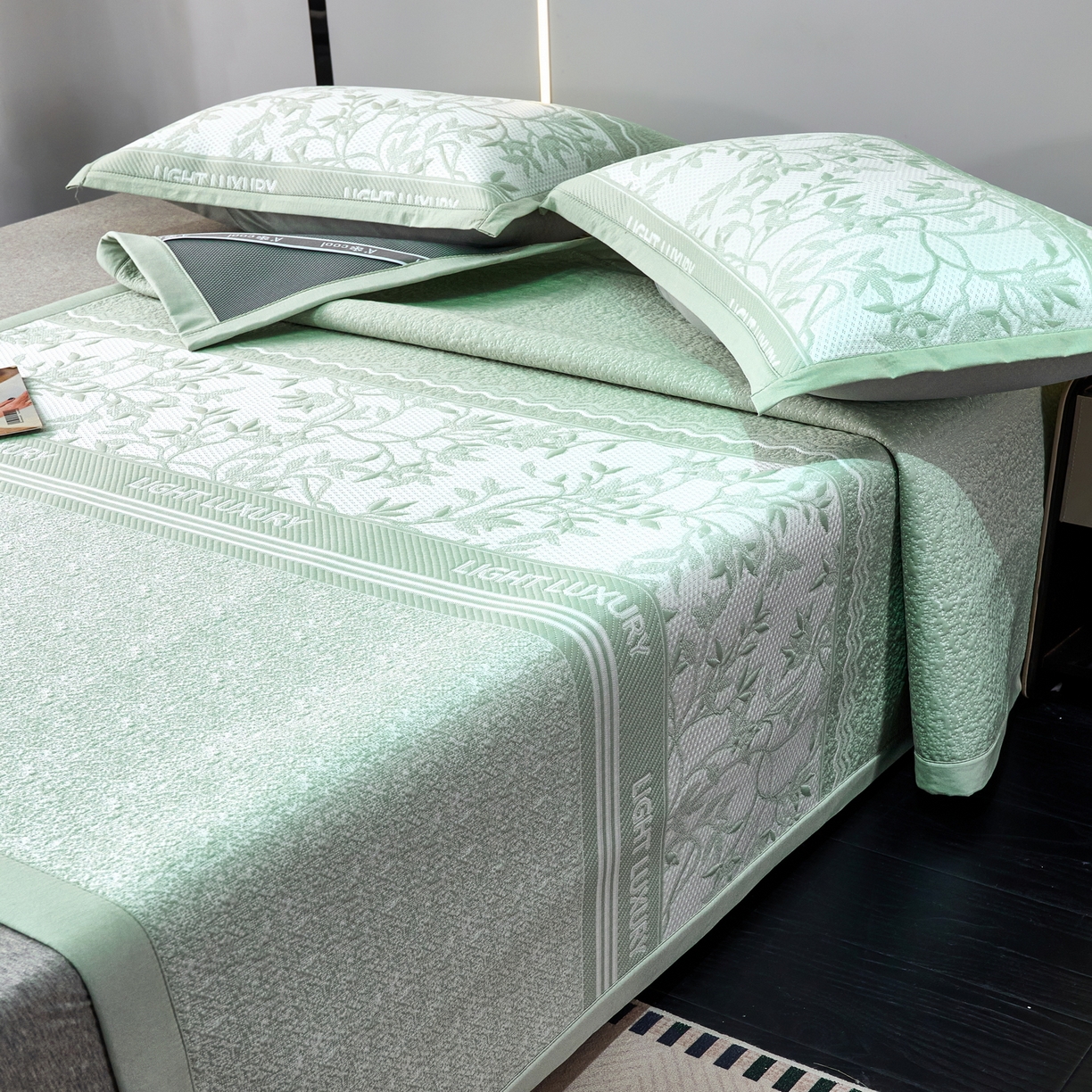 91家纺网 家纺一手货源 找家纺 宜派家纺 2026新款提花PE凉感冰丝席凉席席子三件套 风景-直角绿