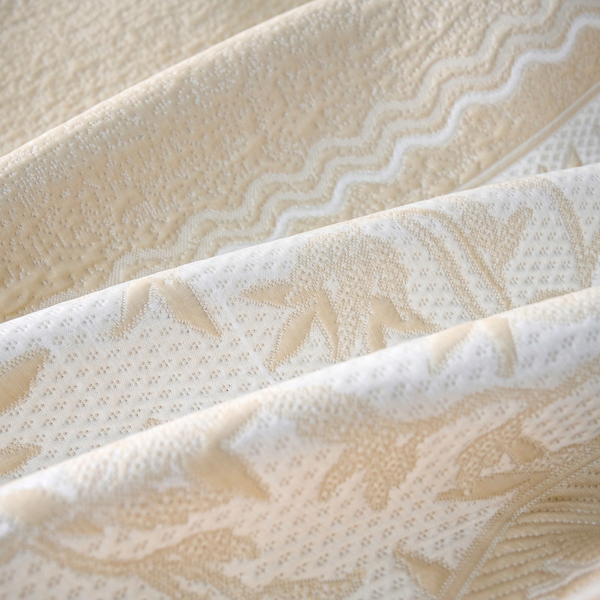 91家纺网 家纺一手货源 找家纺 宜派家纺 2026新款提花PE凉感冰丝席凉席席子三件套 风景-床笠咖