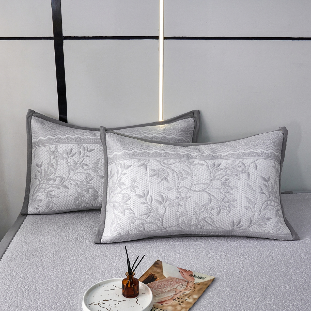 91家纺网 家纺一手货源 找家纺 宜派家纺 2026新款提花PE凉感冰丝席凉席席子三件套 风景-直角灰