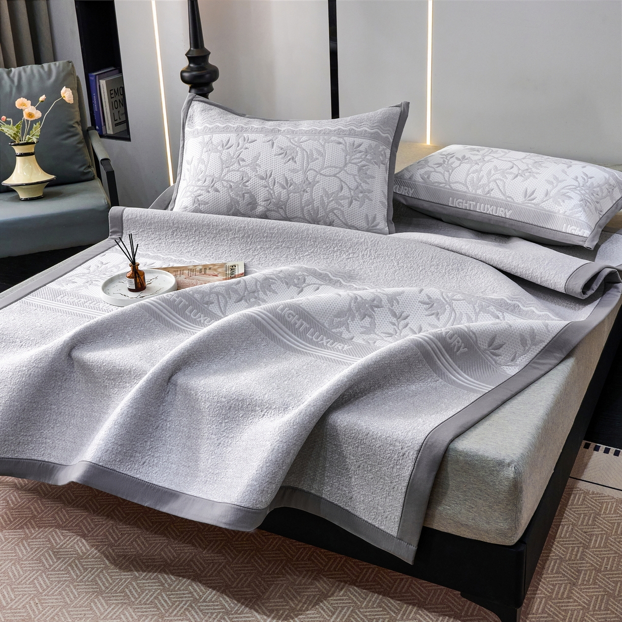 91家纺网 家纺一手货源 找家纺 宜派家纺 2026新款提花PE凉感冰丝席凉席席子三件套 风景-直角灰