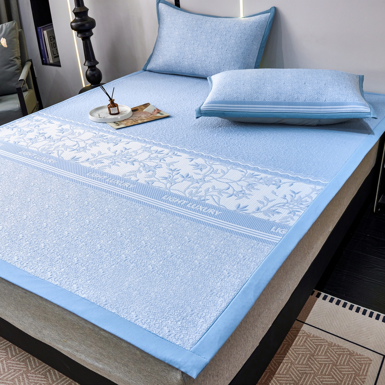 91家纺网 家纺一手货源 找家纺 宜派家纺 2026新款提花PE凉感冰丝席凉席席子三件套 风景-直角蓝