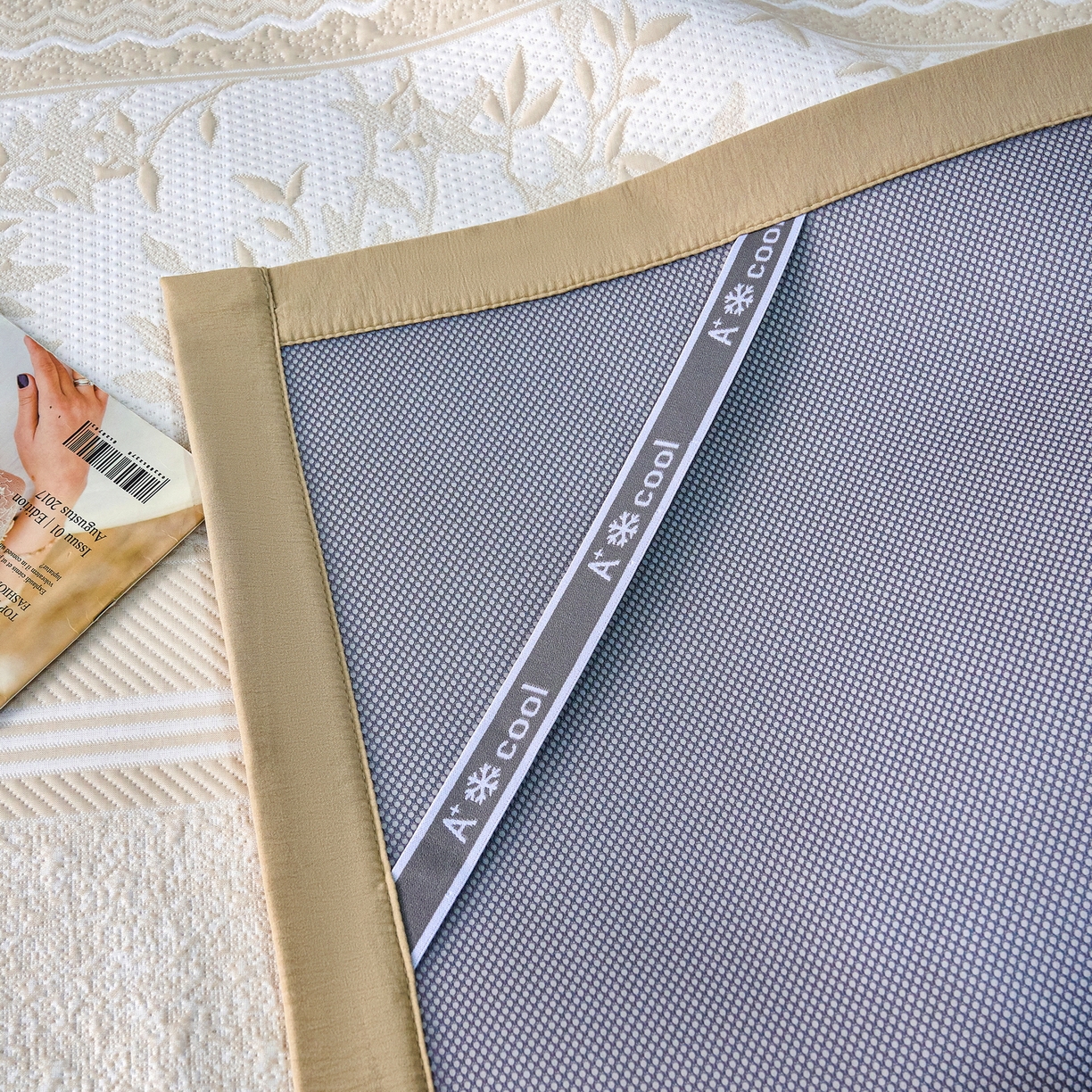 91家纺网 家纺一手货源 找家纺 宜派家纺 2026新款提花PE凉感冰丝席凉席席子三件套 风景-直角咖