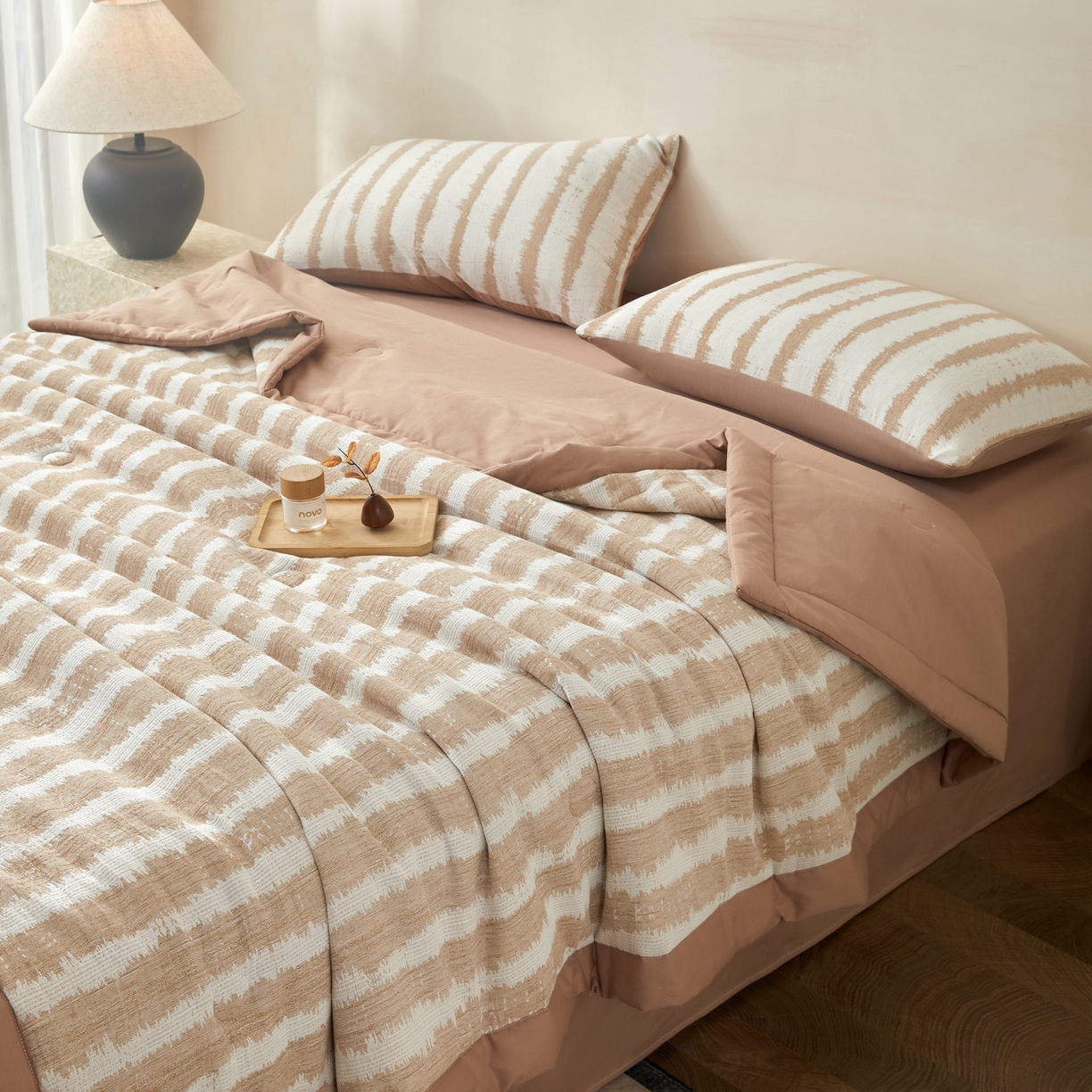 91家纺网 家纺一手货源 找家纺 绒城 2026新款全棉纯棉大提花新疆棉花夏被夏凉被空调被四件套-律动 律动-奶咖