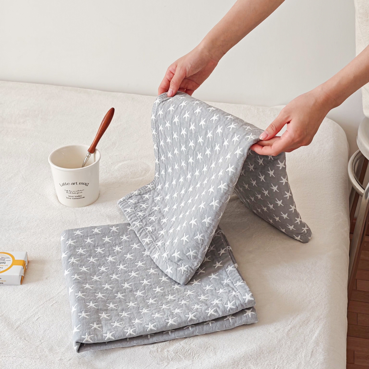 91家纺网 家纺一手货源 找家纺 沐瑟家纺 2026新款卡通小清新枕巾 星星 灰色