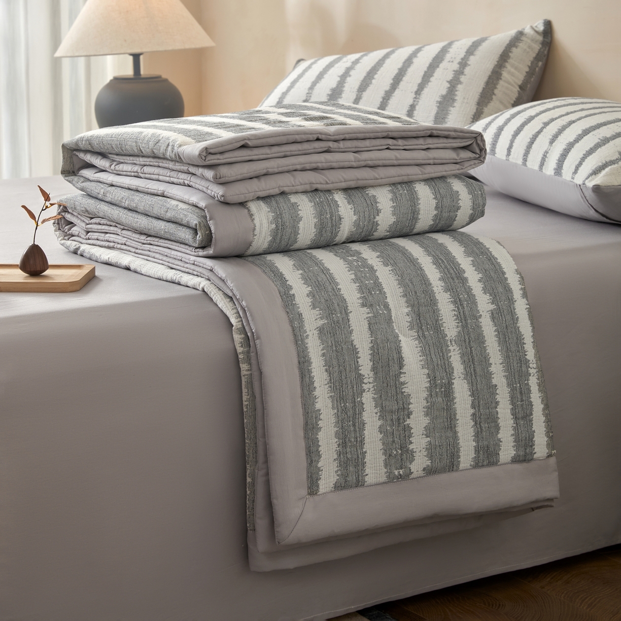 91家纺网 家纺一手货源 找家纺 绒城 2026新款全棉纯棉大提花新疆棉花夏被夏凉被空调被四件套-律动 律动-深灰