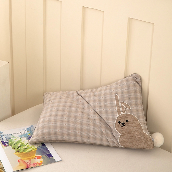 91家纺网 家纺一手货源 找家纺 枕之坊 2026新款全棉毛球兔子荞麦枕 毛球兔-粉色