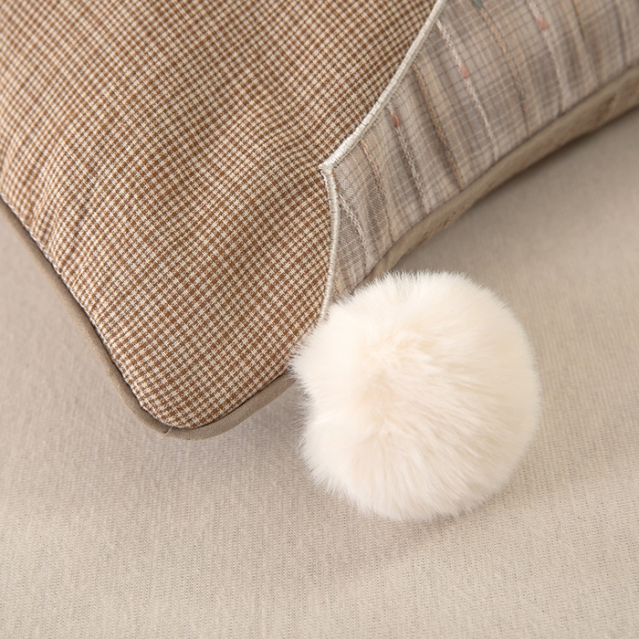 91家纺网 家纺一手货源 找家纺 枕之坊 2026新款全棉毛球兔子荞麦枕 毛球兔-粉色