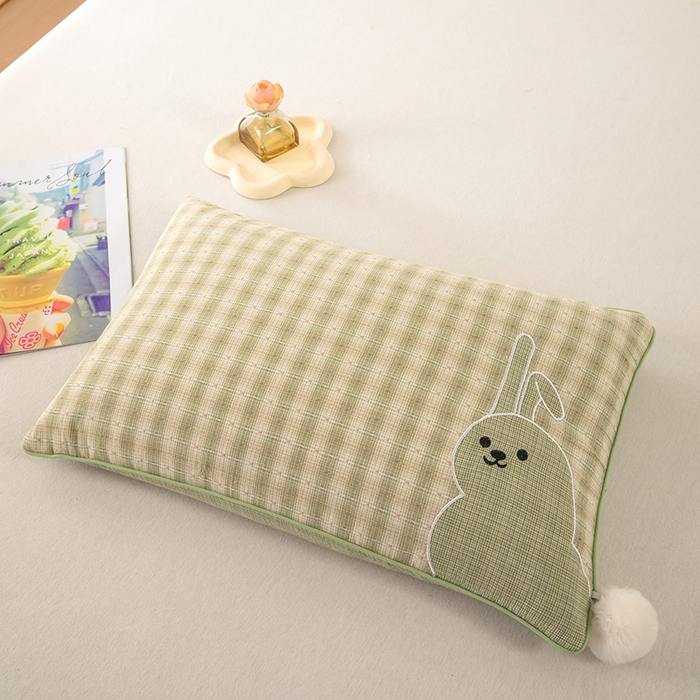 91家纺网 家纺一手货源 找家纺 枕之坊 2026新款全棉毛球兔子荞麦枕 毛球兔-粉色