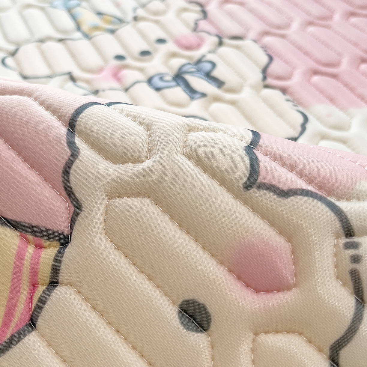 91家纺网 家纺一手货源 找家纺 摩妮卡 2026春夏新款凉感丝印花小清新乳胶凉席席子床笠款三件套 甜梦小兔