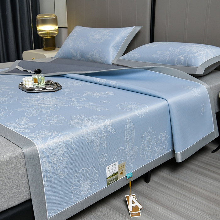 91家纺网 家纺一手货源 找家纺 小牛席业 2026新款【实拍风格】PE凉感-轻奢赫本提花冰丝席系列凉席藤席冰藤席冰丝席竹席 蓝色