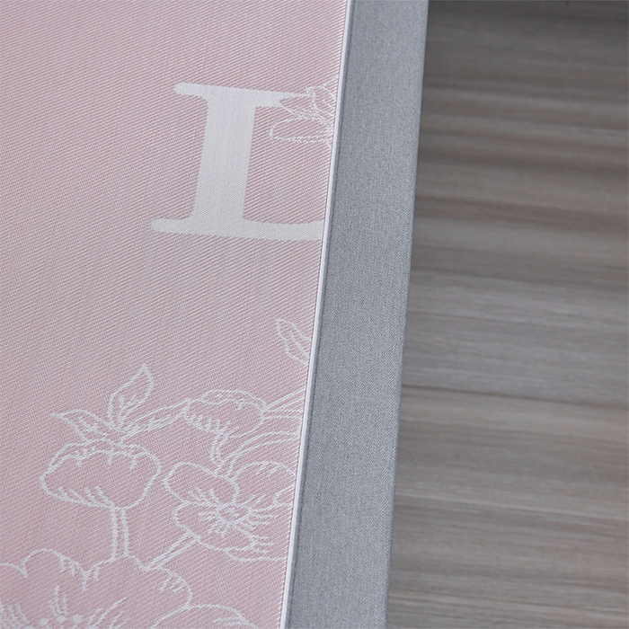 91家纺网 家纺一手货源 找家纺 小牛席业 2026新款【实拍风格】PE凉感-轻奢赫本提花冰丝席系列凉席藤席冰藤席冰丝席竹席 粉色