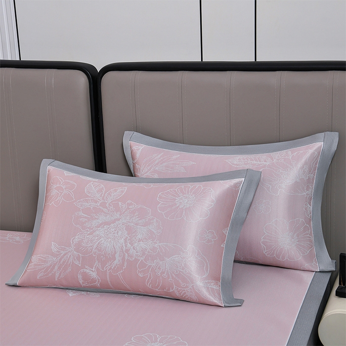 91家纺网 家纺一手货源 找家纺 小牛席业 2026新款【实拍风格】PE凉感-轻奢赫本提花冰丝席系列凉席藤席冰藤席冰丝席竹席 粉色