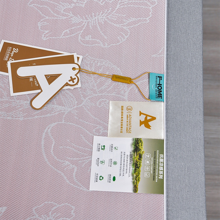 91家纺网 家纺一手货源 找家纺 小牛席业 2026新款【实拍风格】PE凉感-轻奢赫本提花冰丝席系列凉席藤席冰藤席冰丝席竹席 粉色