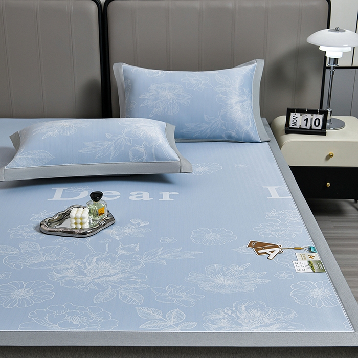 91家纺网 家纺一手货源 找家纺 小牛席业 2026新款【实拍风格】PE凉感-轻奢赫本提花冰丝席系列凉席藤席冰藤席冰丝席竹席 蓝色