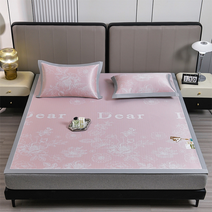 91家纺网 家纺一手货源 找家纺 小牛席业 2026新款【实拍风格】PE凉感-轻奢赫本提花冰丝席系列凉席藤席冰藤席冰丝席竹席 粉色