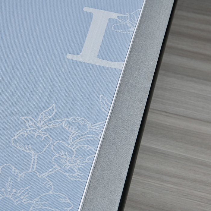 91家纺网 家纺一手货源 找家纺 小牛席业 2026新款【实拍风格】PE凉感-轻奢赫本提花冰丝席系列凉席藤席冰藤席冰丝席竹席 蓝色