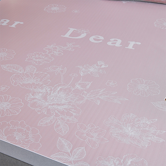 91家纺网 家纺一手货源 找家纺 小牛席业 2026新款【实拍风格】PE凉感-轻奢赫本提花冰丝席系列凉席藤席冰藤席冰丝席竹席 粉色