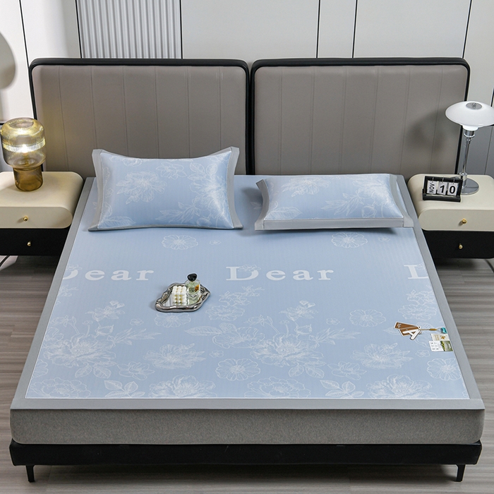 91家纺网 家纺一手货源 找家纺 小牛席业 2026新款【实拍风格】PE凉感-轻奢赫本提花冰丝席系列凉席藤席冰藤席冰丝席竹席 蓝色