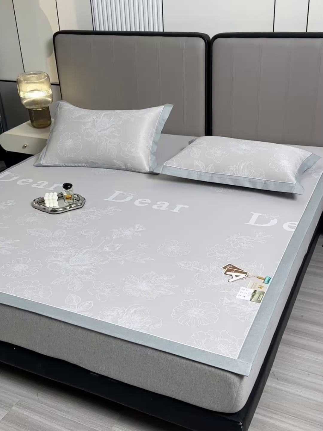 91家纺网 家纺一手货源 找家纺 小牛席业 2026新款【实拍风格】PE凉感-轻奢赫本提花冰丝席系列凉席藤席冰藤席冰丝席竹席 香槟