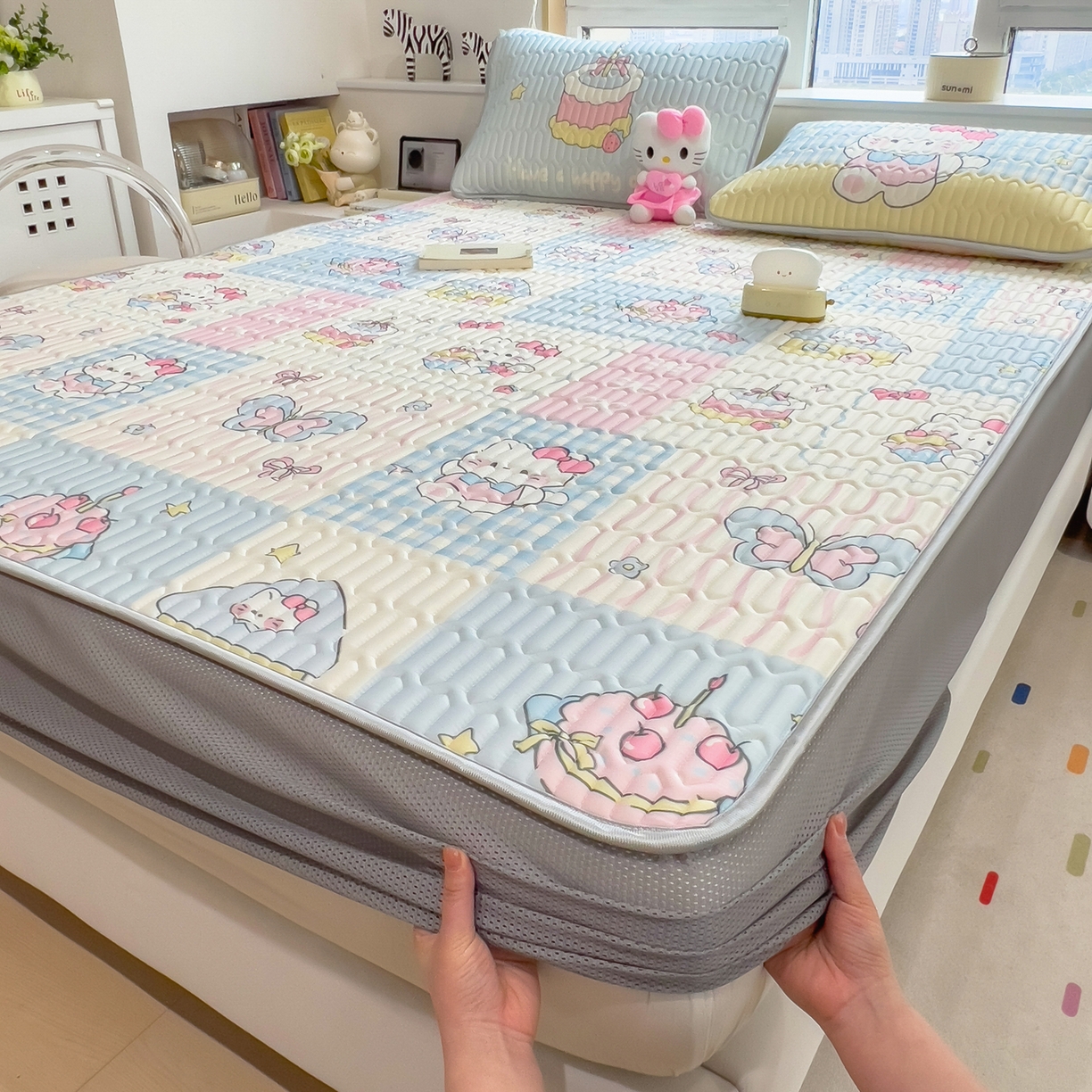 91家纺网 家纺一手货源 找家纺 摩妮卡 2026春夏新款凉感丝印花小清新乳胶凉席席子床笠款三件套 甜品派对