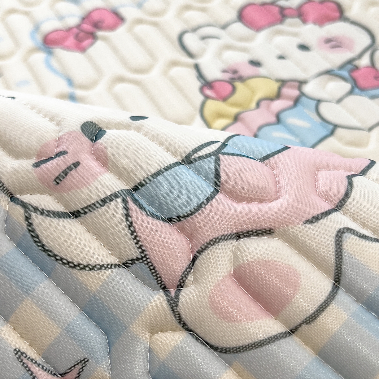 91家纺网 家纺一手货源 找家纺 摩妮卡 2026春夏新款凉感丝印花小清新乳胶凉席席子床笠款三件套 甜品派对