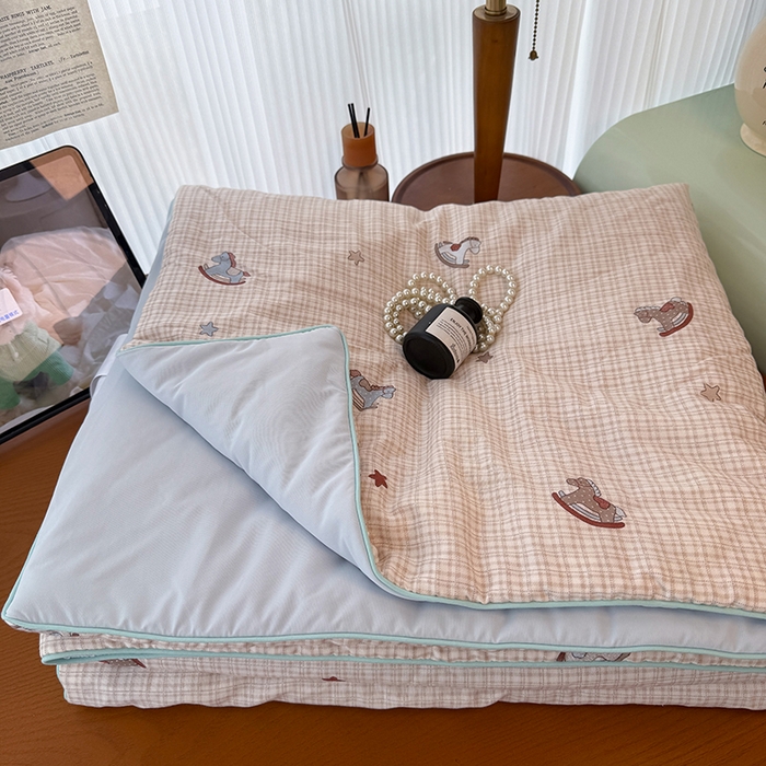 91家纺网 家纺一手货源 找家纺 HL原创 2026新款全棉双层纱小冰皮冰纱双感夏被夏凉被空调被 旋转木马