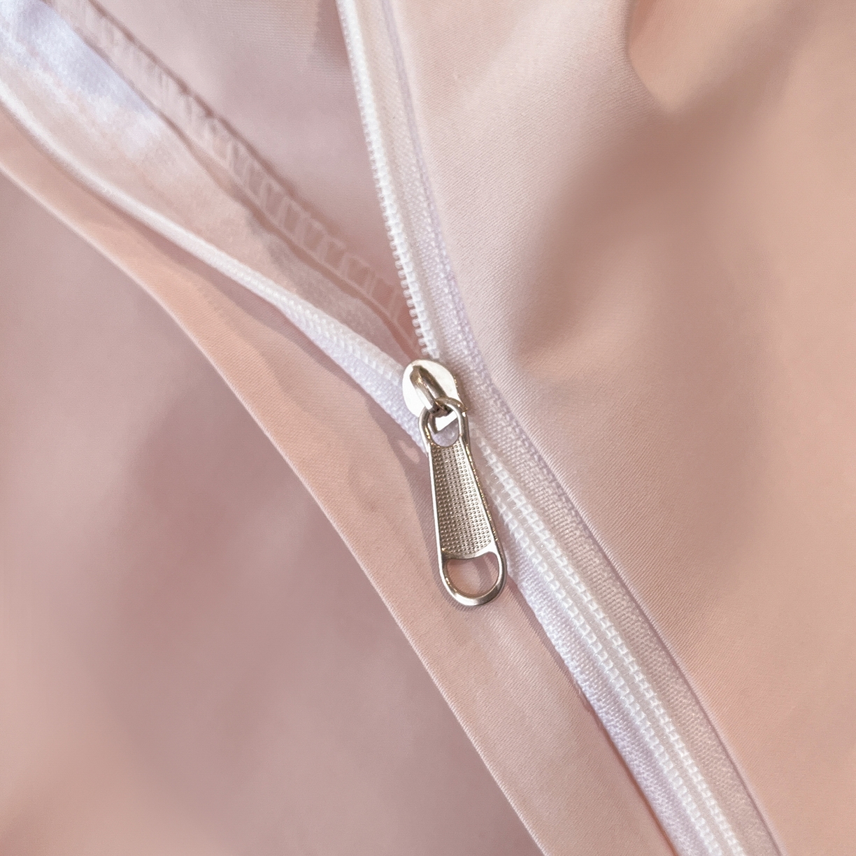 91家纺网 家纺一手货源 找家纺 置顶家纺 2026新款亲肤加厚磨毛刺绣四件套-花颜叶语 花颜叶语-白+粉