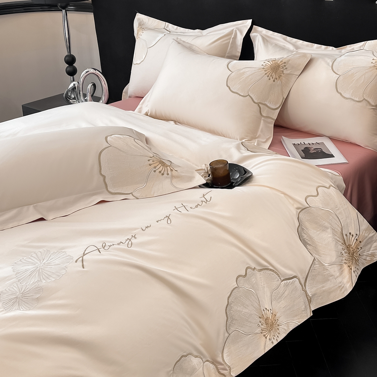 91家纺网 家纺一手货源 找家纺 置顶家纺 2026新款亲肤加厚磨毛刺绣四件套-花颜叶语 花颜叶语-白+豆沙