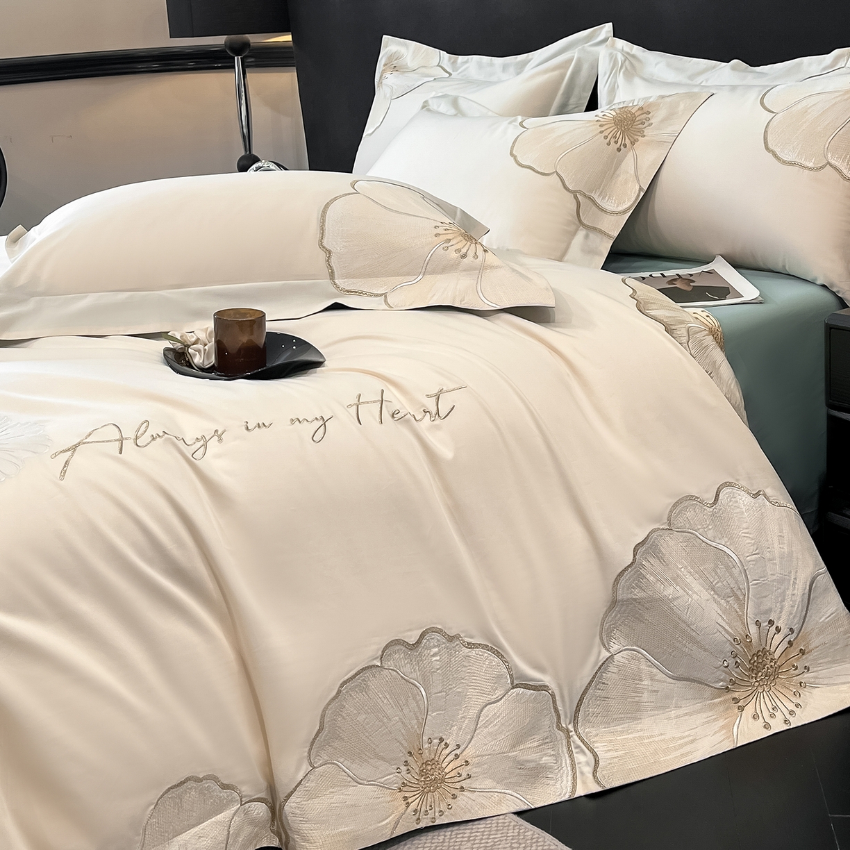 91家纺网 家纺一手货源 找家纺 置顶家纺 2026新款亲肤加厚磨毛刺绣四件套-花颜叶语 花颜叶语-白+繁星蓝