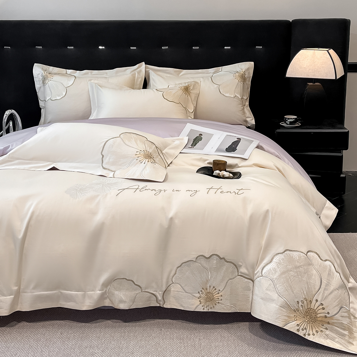 91家纺网 家纺一手货源 找家纺 置顶家纺 2026新款亲肤加厚磨毛刺绣四件套-花颜叶语 花颜叶语-白+香芋紫