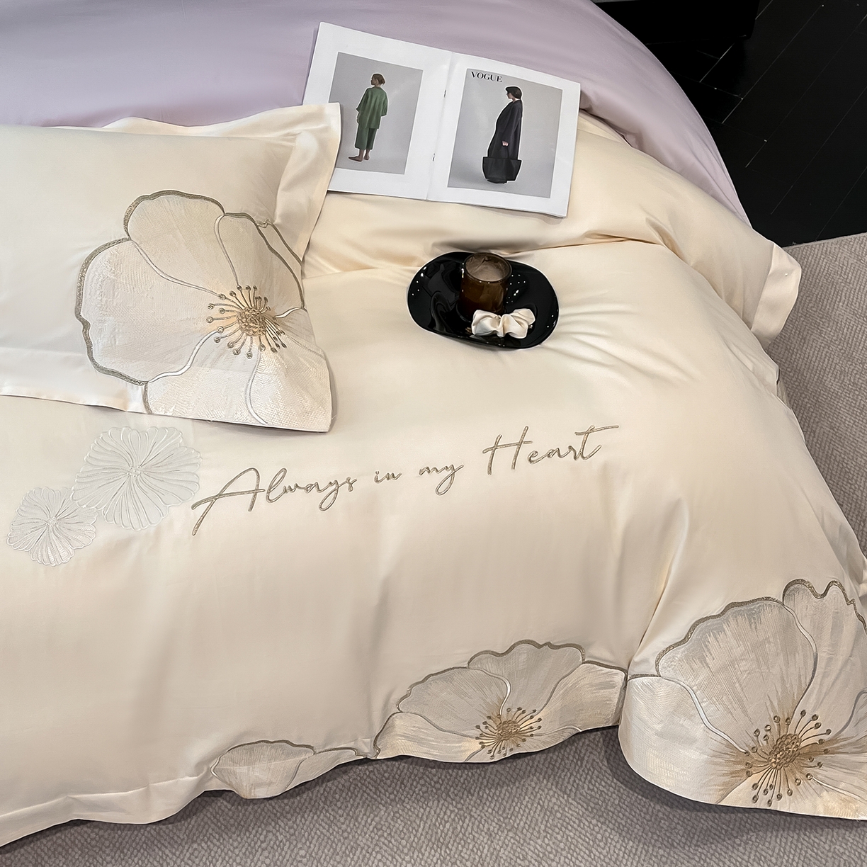 91家纺网 家纺一手货源 找家纺 置顶家纺 2026新款亲肤加厚磨毛刺绣四件套-花颜叶语 花颜叶语-白+香芋紫