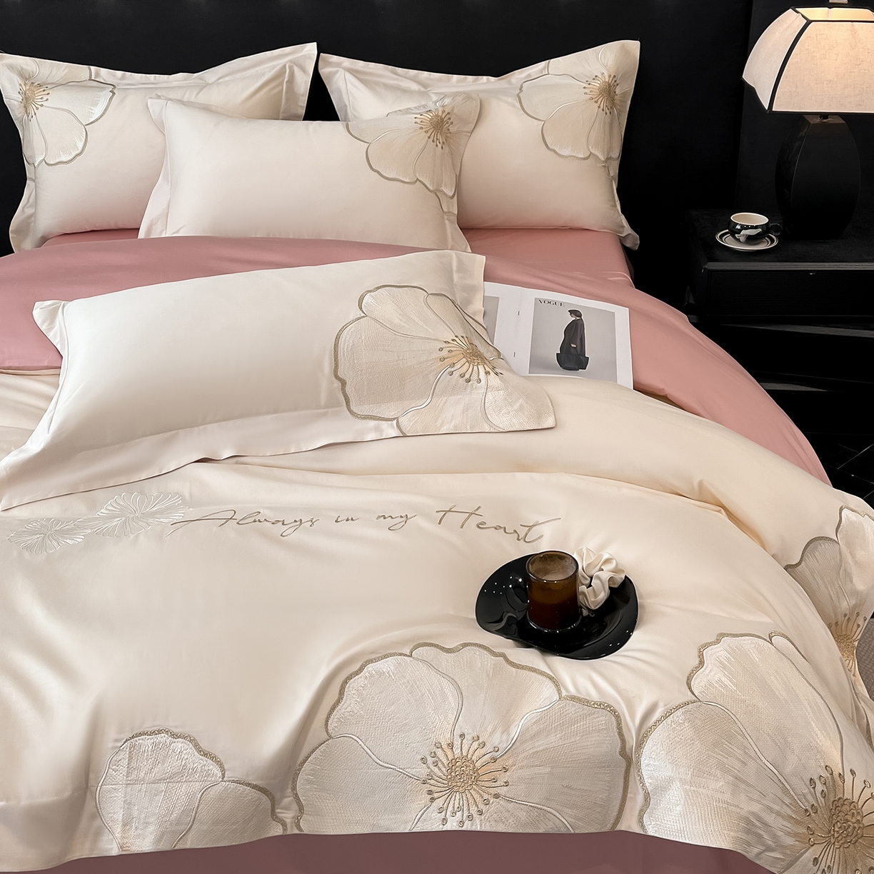 91家纺网 家纺一手货源 找家纺 置顶家纺 2026新款亲肤加厚磨毛刺绣四件套-花颜叶语 花颜叶语-白+豆沙