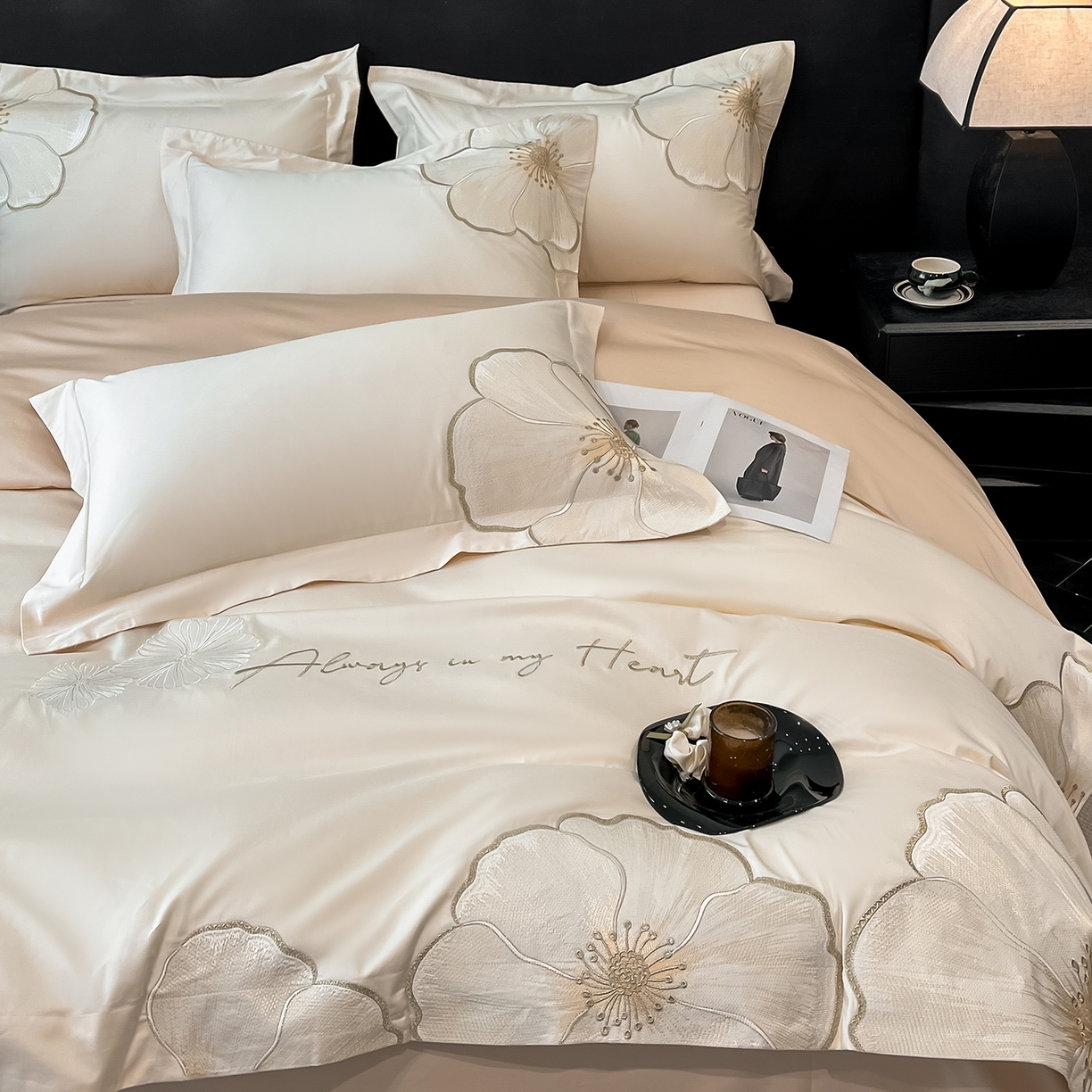 91家纺网 家纺一手货源 找家纺 置顶家纺 2026新款亲肤加厚磨毛刺绣四件套-花颜叶语 花颜叶语-白+奶咖