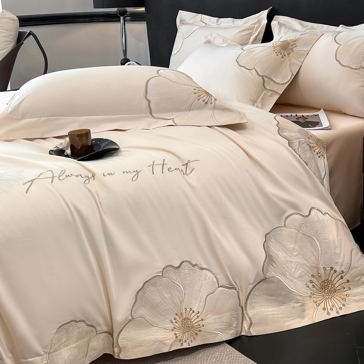 91家纺网 家纺一手货源 找家纺 置顶家纺 2026新款亲肤加厚磨毛刺绣四件套-花颜叶语 花颜叶语-白+奶咖