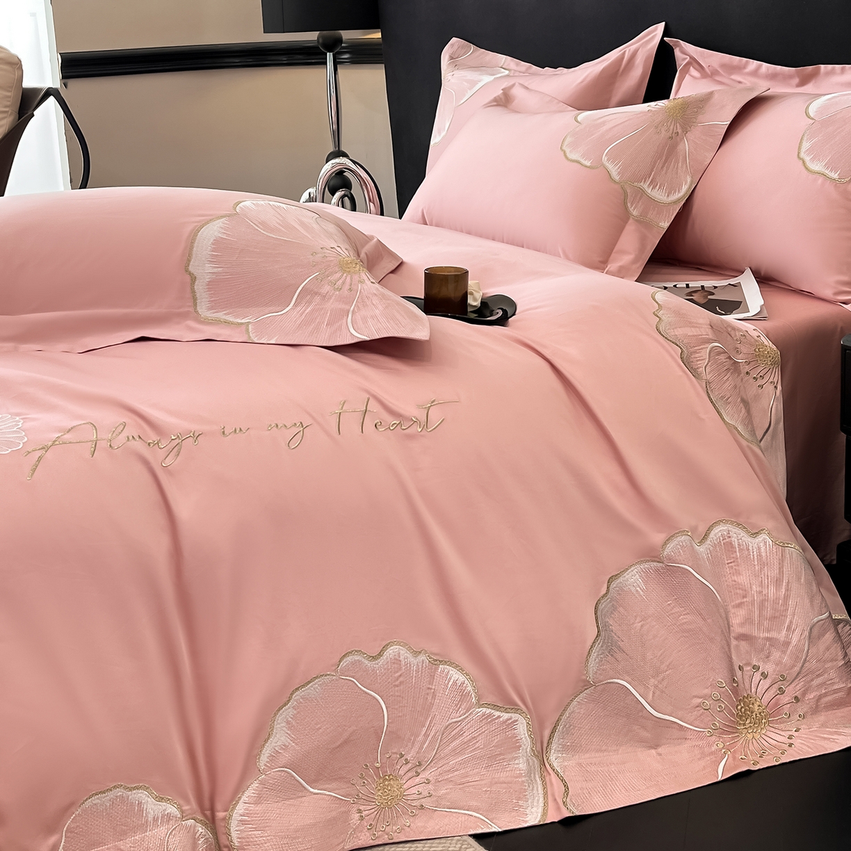 91家纺网 家纺一手货源 找家纺 置顶家纺 2026新款亲肤加厚磨毛刺绣四件套-花颜叶语 花颜叶语-浅豆沙