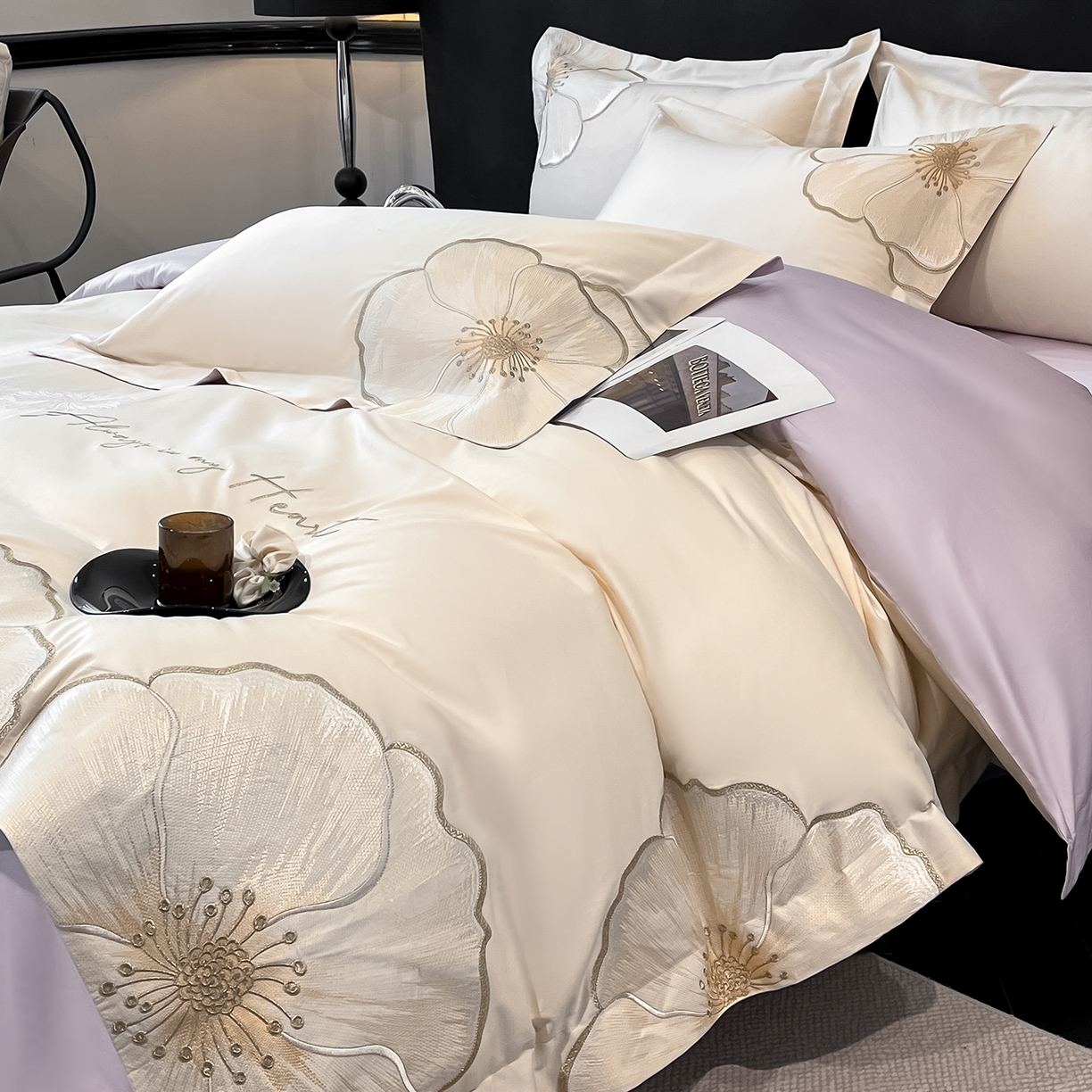 91家纺网 家纺一手货源 找家纺 置顶家纺 2026新款亲肤加厚磨毛刺绣四件套-花颜叶语 花颜叶语-白+香芋紫