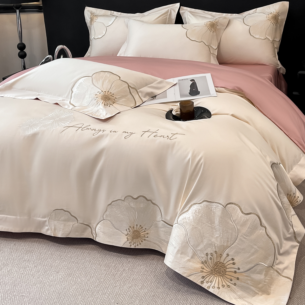 91家纺网 家纺一手货源 找家纺 置顶家纺 2026新款亲肤加厚磨毛刺绣四件套-花颜叶语 花颜叶语-白+豆沙