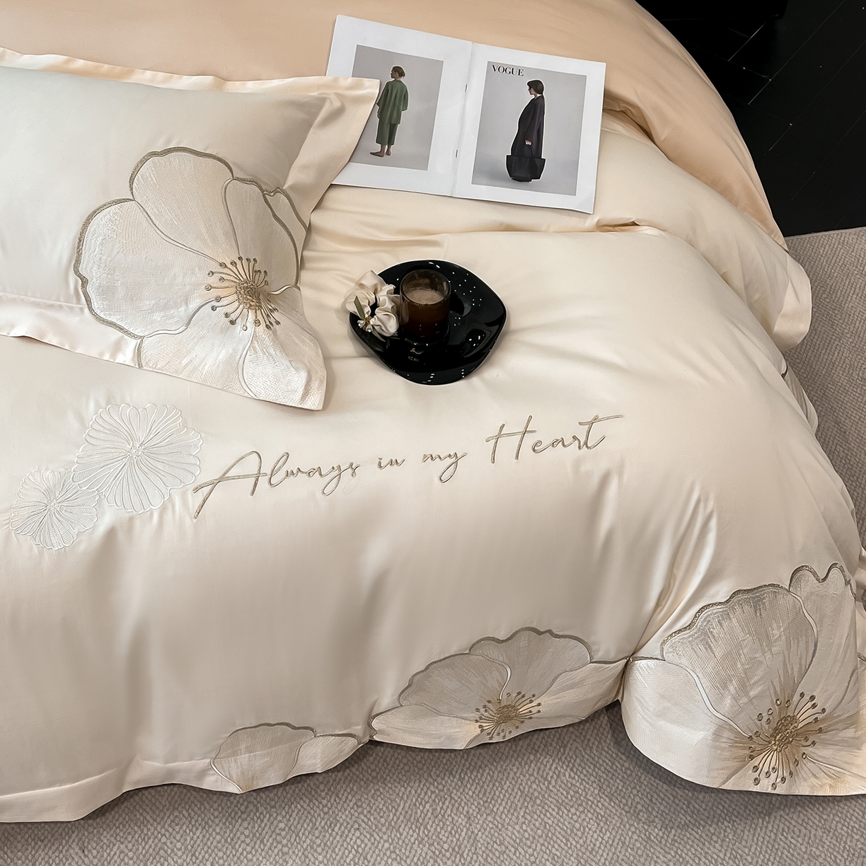 91家纺网 家纺一手货源 找家纺 置顶家纺 2026新款亲肤加厚磨毛刺绣四件套-花颜叶语 花颜叶语-白+奶咖