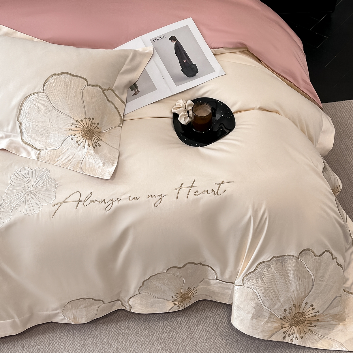 91家纺网 家纺一手货源 找家纺 置顶家纺 2026新款亲肤加厚磨毛刺绣四件套-花颜叶语 花颜叶语-白+豆沙