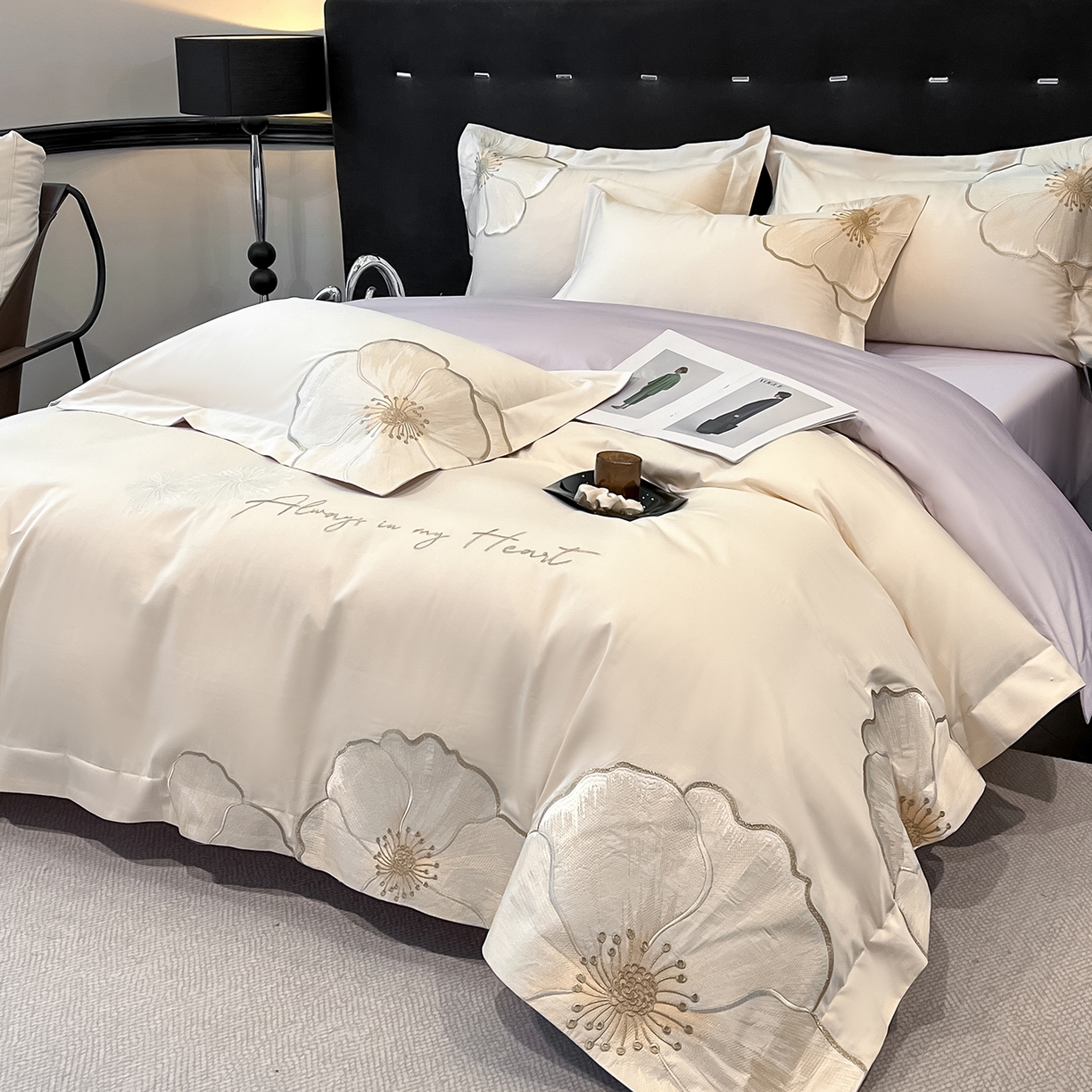 91家纺网 家纺一手货源 找家纺 置顶家纺 2026新款亲肤加厚磨毛刺绣四件套-花颜叶语 花颜叶语-白+香芋紫